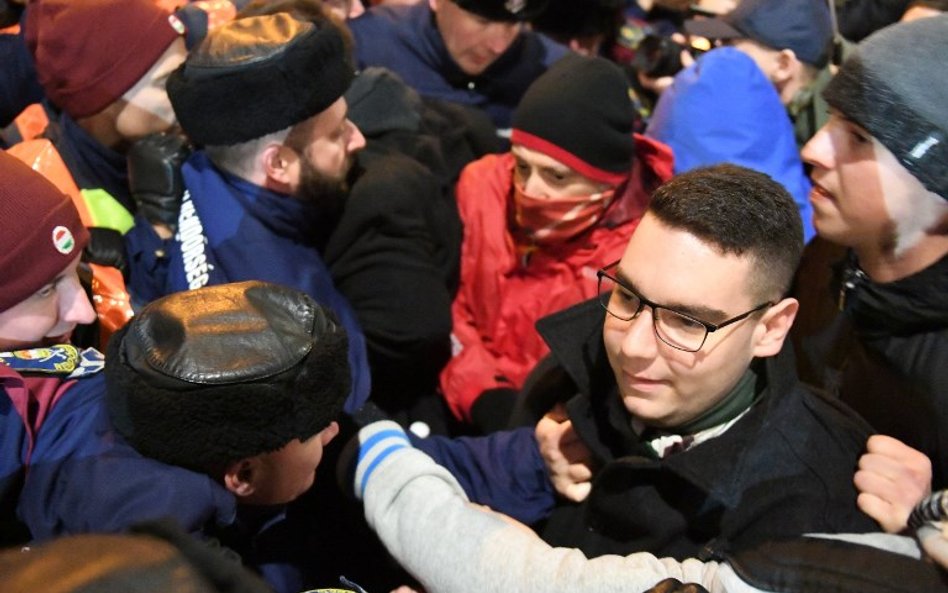 Protest w Budapeszcie. Policja użyła gazu łzawiącego