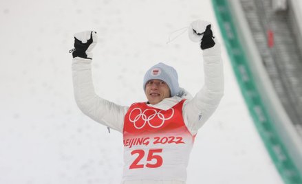 Dawid Kubacki podczas ceremonii kwiatowej