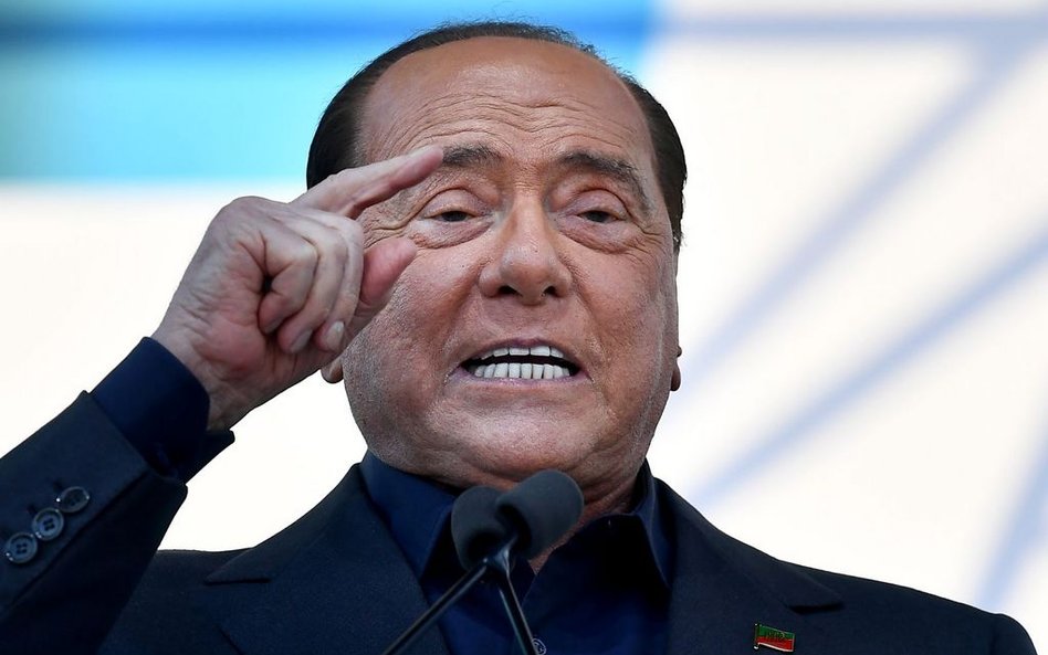 Zakażony wirusem Berlusconi w szpitalu. "Dalsze badania"