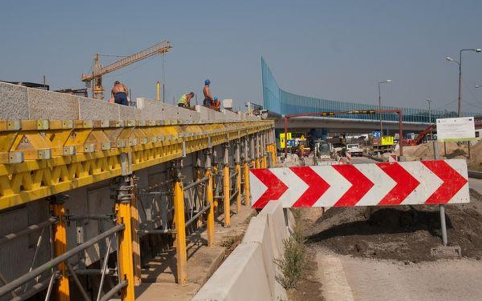 Zarobki spółek budowlanych niższe i będą dalej spadać?