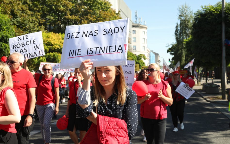 Protest pracowników sądów i prokuratury