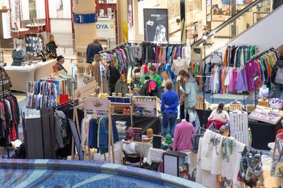 Idea targów opiera się na promowaniu autorskich projektów, wysokiej jakości materiałów oraz krótkich