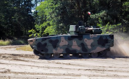 Konstrukcja ciężkiego bojowego wozu piechoty Ratel ma być oparta na konstrukcji lżejszego Borsuka (n