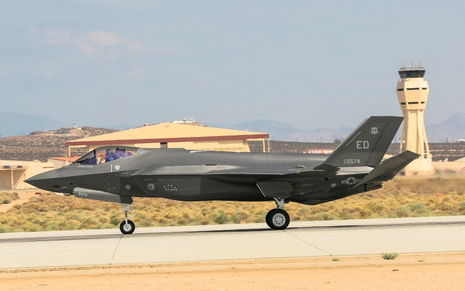 Do 461. dywizjonu doświadczalnego z bazy Edwards w Kalifornii przyleciał pierwszy samolot F-35A Bloc