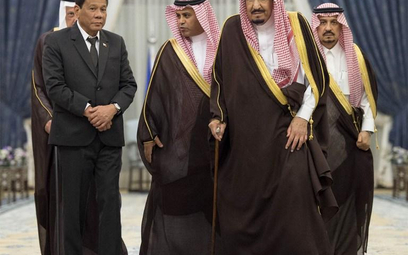 Rijad. Prezydent Filipin Rodrigo Duterte i członkowie saudyjskiej rodziny królewskiej (król Salman -