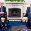 Spiker Izby Reprezentantów Kevin McCarthy (z lewej) i prezydent Joe Biden i spotykają się teraz codz