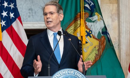 Sekretarz skarbu USA Scott Bessent grozi chińskim firmom AI sankcjami