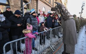 W barwnym korowodzie nie zabrakło postaci z polskiej tradycji ludowej, takich jak Gwiazdor i Turoń.
