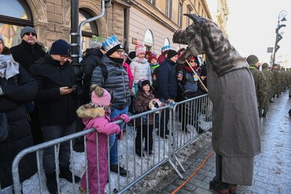 W barwnym korowodzie nie zabrakło postaci z polskiej tradycji ludowej, takich jak Gwiazdor i Turoń.