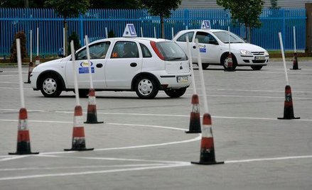 Liczba chętnych do zdania egzaminu na prawo jazdy, głównie testu, wzrosła od 30 do 50, a ostatnio na