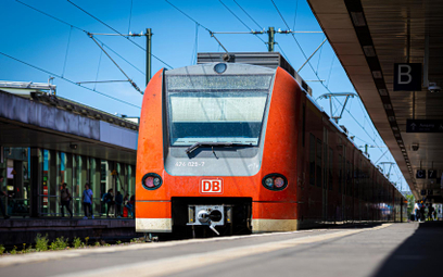 W pociągu regionalnym z Chociebuża do Frankfurtu nad Odrą mężczyzna ranił ciężko siedemnastoletnią d