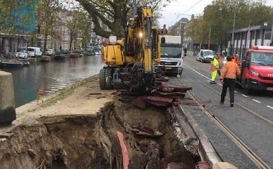 "Nabrzeże w Amsterdamie"