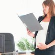 Choć coraz więcej firm chwali się prorodzinną polityką, to Polkom niełatwo jest godzić rolę matki z 