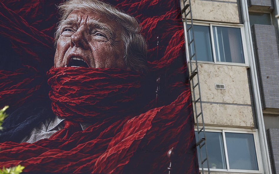 Billboard przedstawiający prezydenta USA Donalda Trumpa na budynku w Teheranie, Iran, 18 lipca 2026 