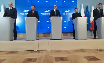 Konferencja prasowa po spotkaniu rządowego zespołu zarządzania kryzysowego.
