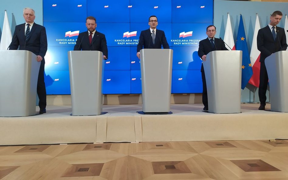 Konferencja prasowa po spotkaniu rządowego zespołu zarządzania kryzysowego.