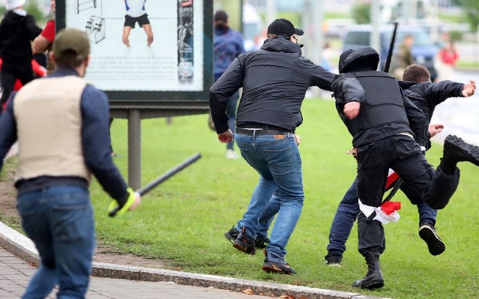 633 zatrzymanych po niedzielnych protestach na Białorusi