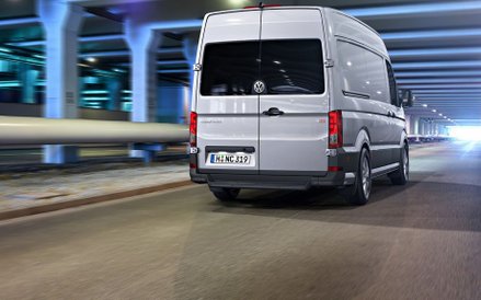 Na pokładzie nowego Craftera znajdziemy wszystkie nowoczesne rozwiązania dbające o bezpieczeństwo. O