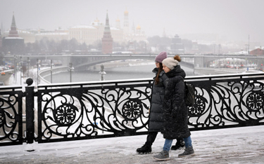 Rankiem 27 listopada Tiszkowiec poinformował, że w ciągu jednego dnia w Moskwie spadło 35 proc. mies