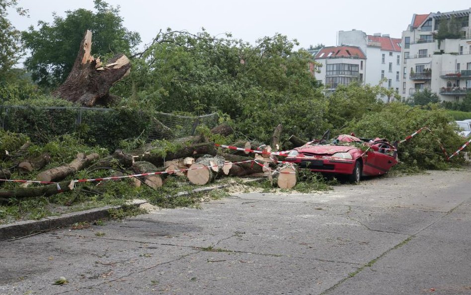 Nawałnice: trudno dostać pieniądze od ubezpieczyciela