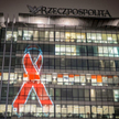 Czerwona Kokardka ozdobiła też budynek, w którym mieści się redakcja „Rzeczpospolitej”
