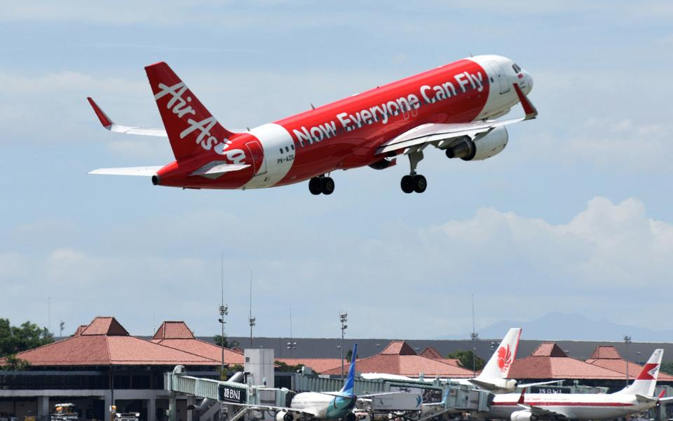 Kolejny samolot AirAsia ma problemy. Musiał zawrócić