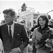 Dallas, 22 listopada 1963. Prezydent John F. Kennedy z żoną Jacqueline. Tuż przed zamachem
