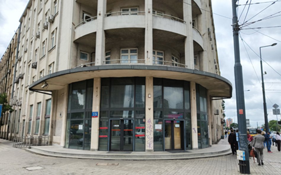 Gmach przy Placu Starynkiewicza od kilku lat stoi kompletnie bezużyteczny