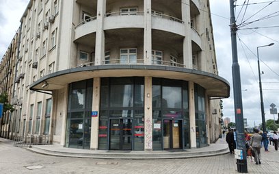 Gmach przy Placu Starynkiewicza od kilku lat stoi kompletnie bezużyteczny