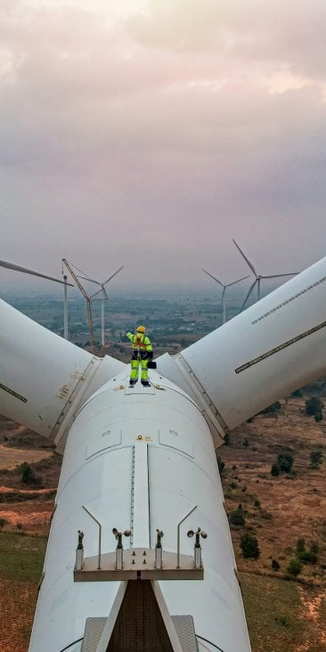 Ostrze turbiny wiatrowej to element, który cieżko poddać recyklingowi. Ale innowatorzy i na ten prob