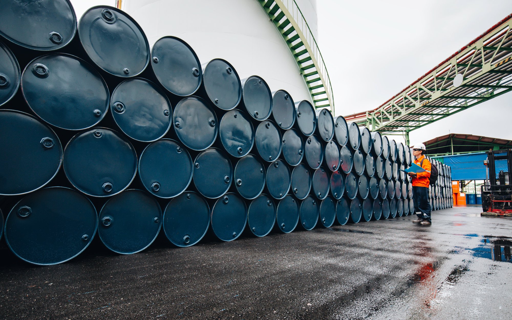 Rekordowy wzrost cen ropy. Co oznacza dla gospodarki i inflacji