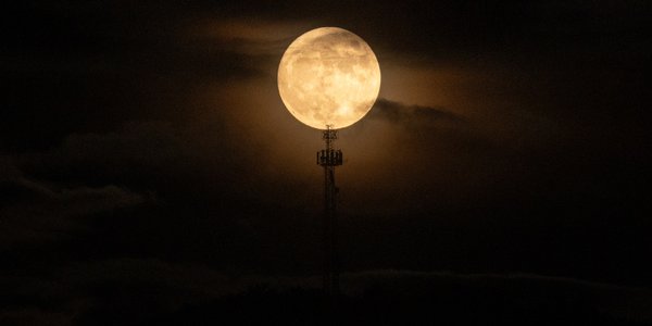 Dziś w nocy spójrz w niebo. Zobaczysz Niebieski Księżyc