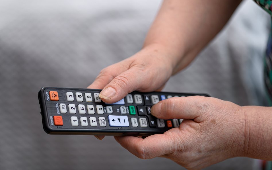 Część emerytów nie musi płacić abonamentu RTV. Wystarczy spełnić jeden warunek