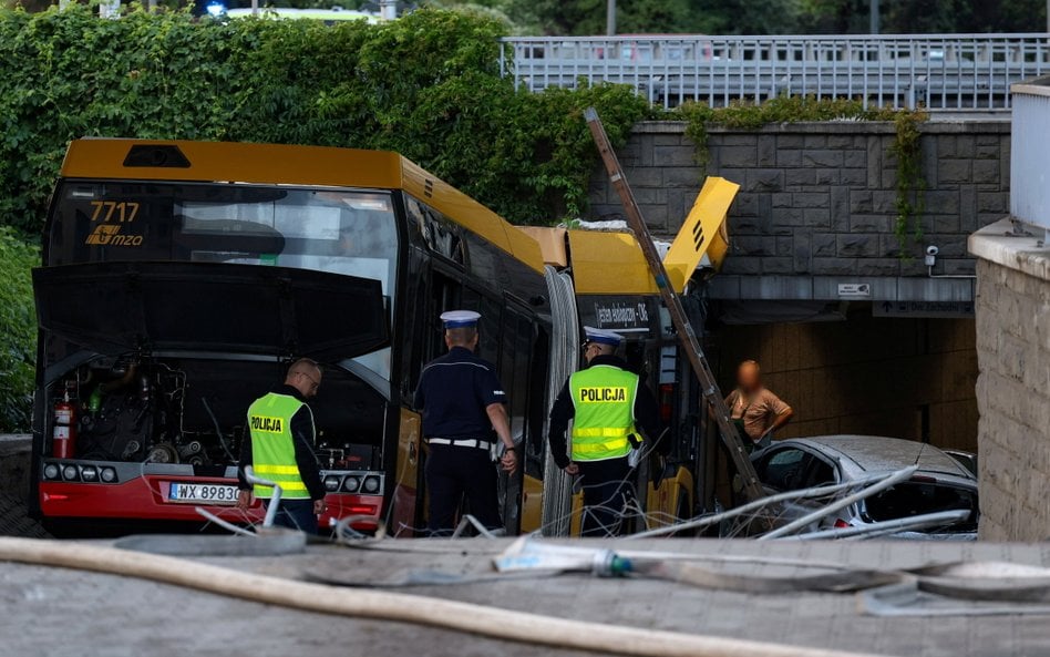 Wypadek autobusu miejskiego w Warszawie