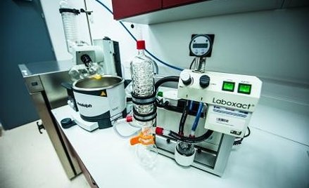 DM Vestor rekomenduje "kupuj" Synektik