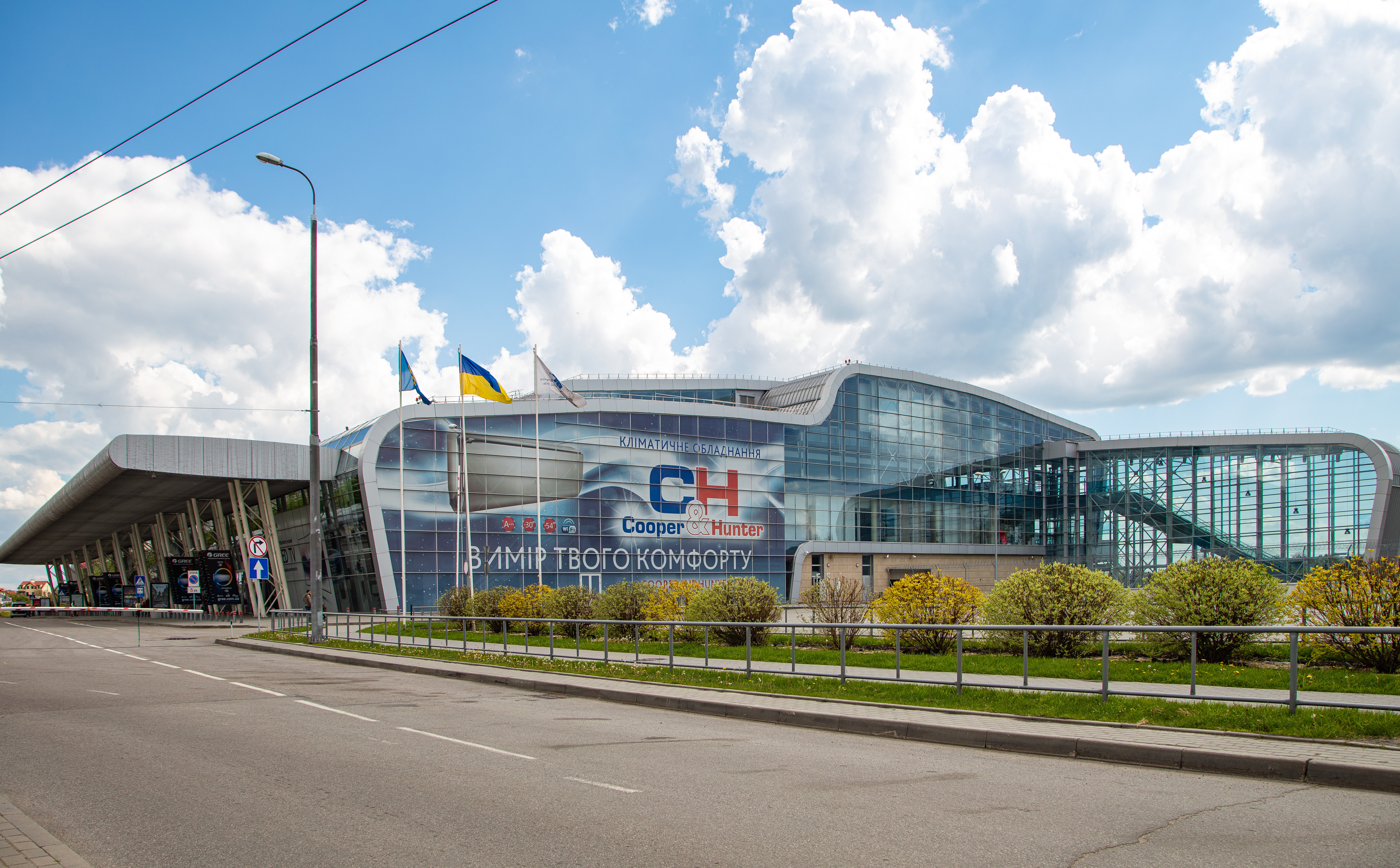 LOT wycenił koszty powrotu na Ukrainę. To wydatek setek milionów dolarów