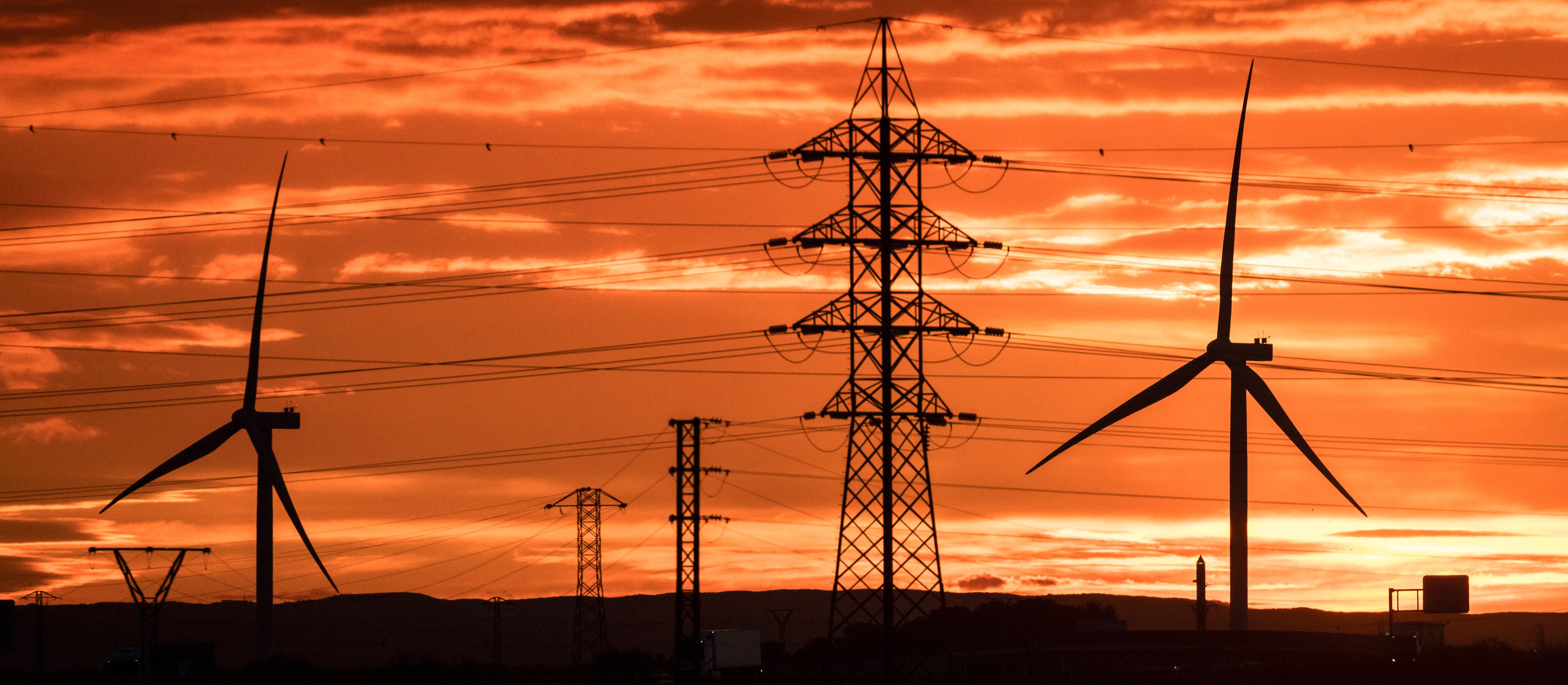 Opłaty mocowe i OZE ostro w górę. Czy rachunki za prąd wzrosną?