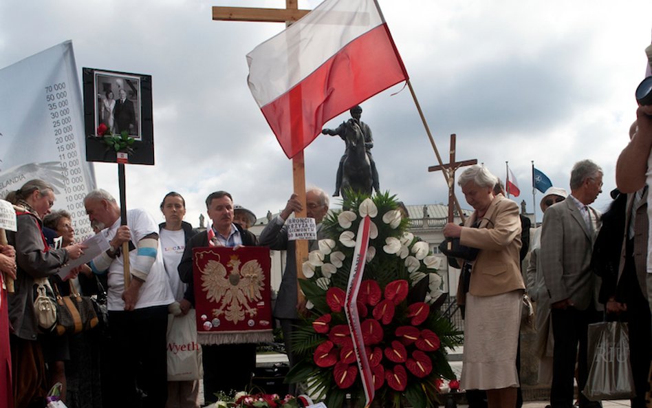 Pomnik - jak najbardziej. Byle nie smoleński