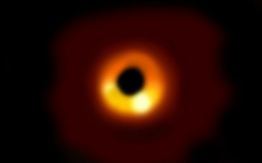 Naukowcy odkryli "wędrujące" czarne dziury