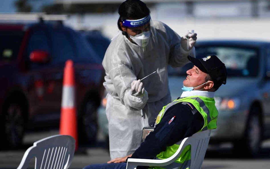 Sydney: Pobieranie próbki do testu na obecność koronawirusa