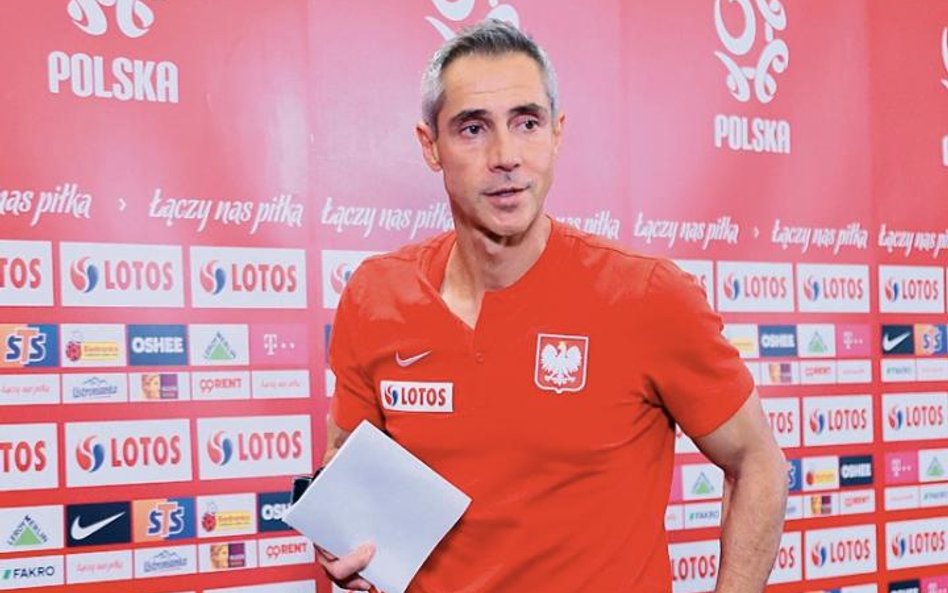 Paulo Sousa podczas poniedziałkowej konferencji prasowej w Warszawie