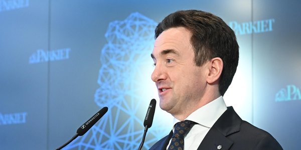 Rekordowe wyniki GPW, ale notowania pod kreską