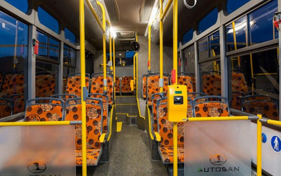 Niskopodłogowy autobus miejski SanCity napędzany sprężonym gazem ziemnym jest nowością Autosana. Fir