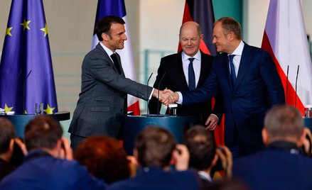 Prezydent Francji Emmanuel Macron, kanclerz Niemiec Olaf Scholz i premier RP Donald Tusk na szczycie