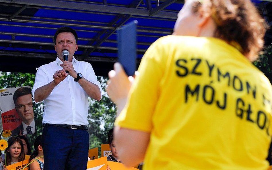 Zuzanna Dąbrowska: Oddolny ruch od góry budowany