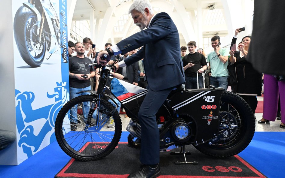 Prezydent Czech Petr Pavel to znany i aktywny miłośnik motoryzacji, szczególnie zafascynowany jednoś