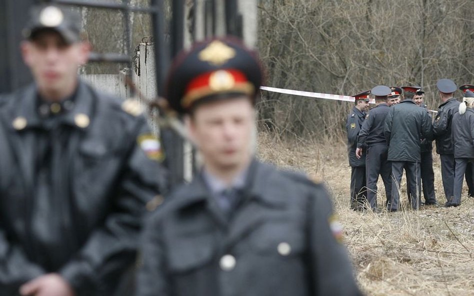 Rosyjskie służby na miejscu katastrofy w Smoleńsku