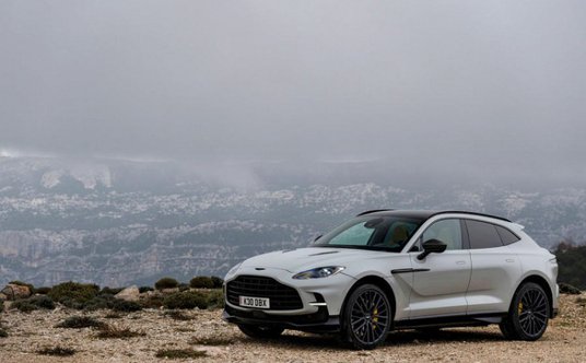 Aston Martin DBX707