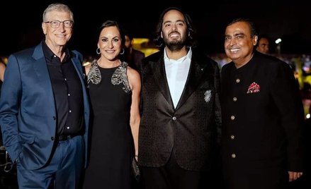 Bill Gates z partnerką Paulą Hurd oraz Anant Ambani w towarzystwie ojca, Mukesha Ambaniego.