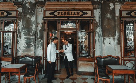 Cafe Florian, jedna z najsłynniejszych weneckich kawiarni, jest oblegana przez turystów niemal przez